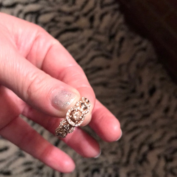 Levion Diamond Ring - Picture 4 of 8